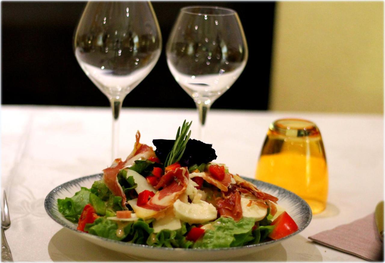 Logis Hotel Restaurant & Pizzeria Vuillot Cuiseaux Buitenkant foto